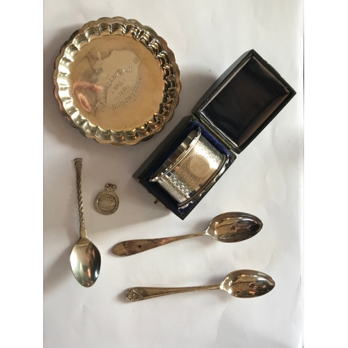 88 - A collection of silver and silver plated items, to include a five piece Edwardian silver backed dres... 