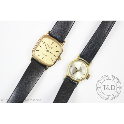 104 - A lady's Omega wristwatch, the circular cream dial with gold toned baton markers, gold plated case, ... 