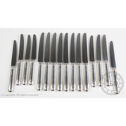 31 - A set of eight silver handled dinner knives, 'B D', Sheffield 2001, each 25cm long, with a further e... 