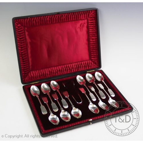 8 - A Victorian cased set of twelve silver fiddle pattern spoons, Walker & Hall, Sheffield 1899, with a ... 