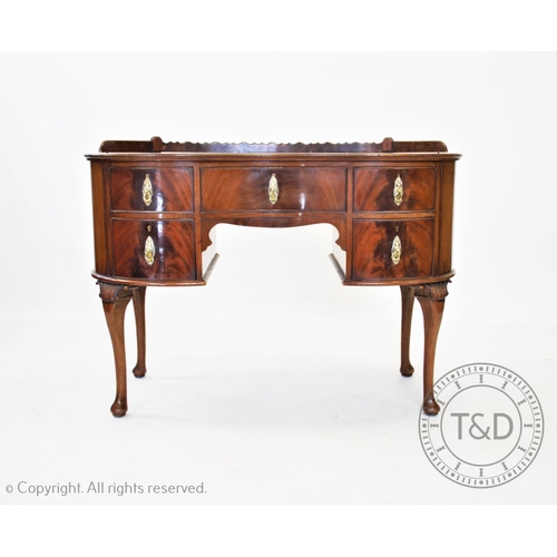 806 - A Queen Anne style mahogany dressing table, 20th century, the kidney shaped dressing table with an a... 