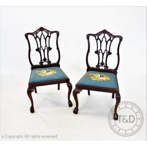 811 - A set of ten Chippendale style mahogany dining chairs, early 20th century, each chair with a shell c... 