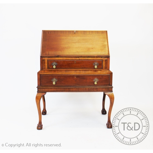 817 - A George II style ladies mahogany bureau, mid 20th century, the cross banded fall front enclosing a ... 