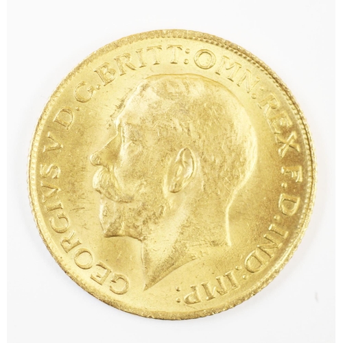 117 - A George V gold sovereign dated 1925, weight 8.0gms