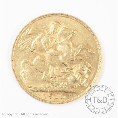 122 - An Edward VII gold sovereign dated 1910, weight 8gms