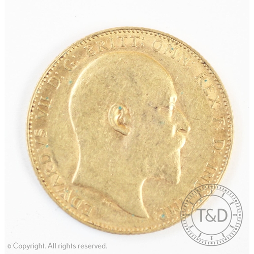 122 - An Edward VII gold sovereign dated 1910, weight 8gms