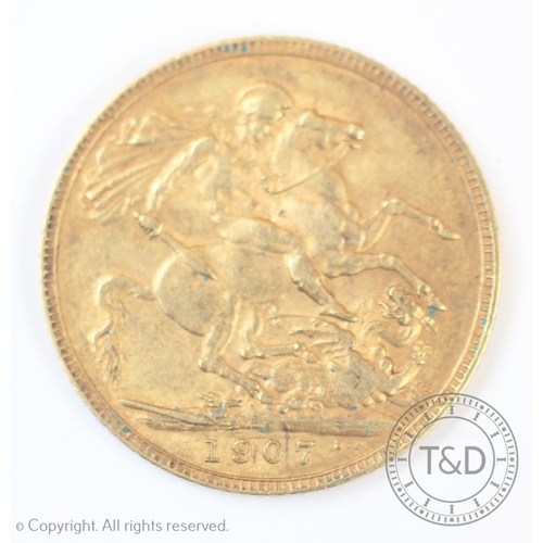 123 - An Edward VII gold sovereign dated 1907, weight 8gms