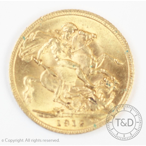 124 - A George V gold sovereign dated 1912, weight 8gms