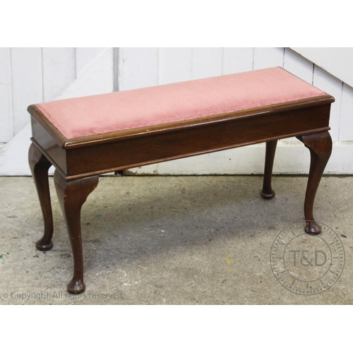 782a - An early 20th century mahogany piano duet stool, on cabriole legs and pad feet, 51cm H x 93cm W x 34... 