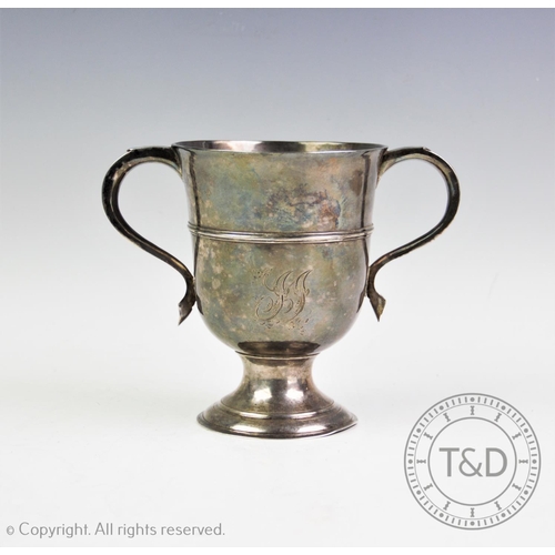 36 - A George III silver loving cup, Thomas Watson, Newcastle 1815, of plain polished form, with banded d... 