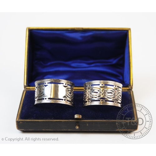 79 - A set of George V six silver cake forks, H Hunt, Sheffield 1932, decorated with reeded pattern and s... 