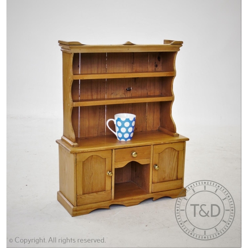 811 - A Victorian style miniature pine high back dresser, with a single frieze drawer above a recess, flan... 