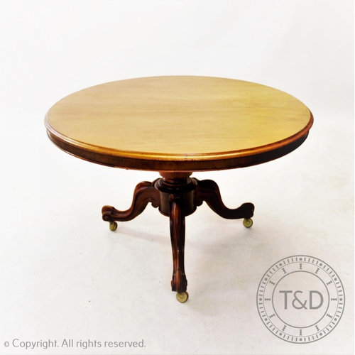 812 - A Victorian mahogany loo table, the circular tilt top supported on a bulbous ring turned shaft with ... 