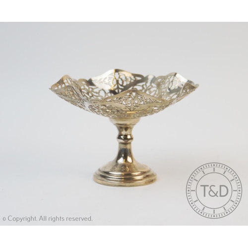 82 - A George V silver pedestal bonbon dish, G Bryan & Co, Birmingham 1933, of circular scalloped form, w... 