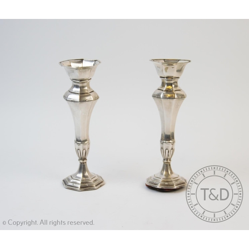 84 - A late Edwardian pair of silver posy vases, Lee & Wigfull, Sheffield 1910, designed with octagonal s... 