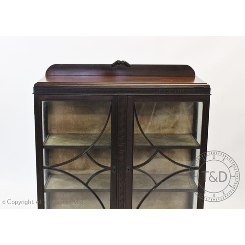 852 - An Edwardian mahogany display cabinet, having a dwarf back above a Greek key pattern frieze and a pa... 