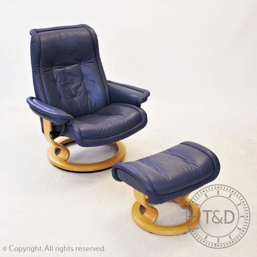 867 - An Ekornes Stressless blue leather reclining easy chair, raised upon a beech wood frame and a revolv... 