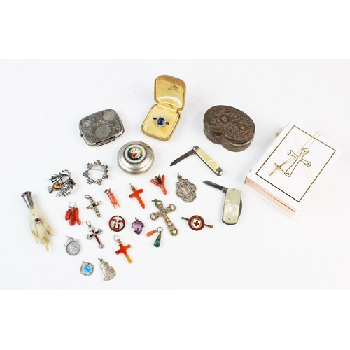 204 - A selection of antique and contemporary jewellery and accessories, to include, a yellow metal crucif... 