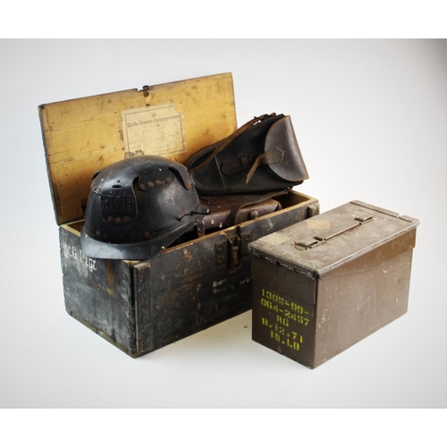 238 - WORLD WAR II INTEREST: A Wehrmacht Grosse Gewehr-Panzergranate case, the black painted wooden case w... 