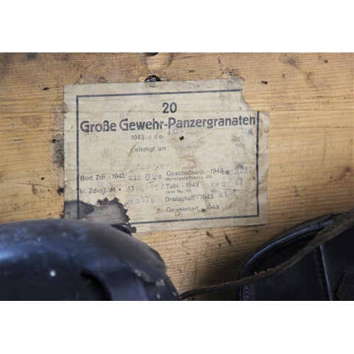 238 - WORLD WAR II INTEREST: A Wehrmacht Grosse Gewehr-Panzergranate case, the black painted wooden case w... 