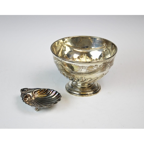 71 - A Victorian silver rose bowl, Edward Barnard & Sons Ltd, London 1896, the half reeded circular body ... 