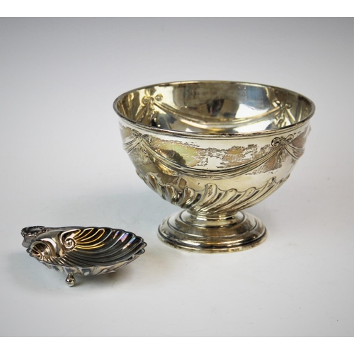 71 - A Victorian silver rose bowl, Edward Barnard & Sons Ltd, London 1896, the half reeded circular body ... 