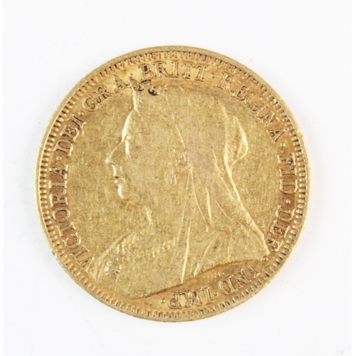 97 - A Victorian gold sovereign dated 1895, weight 7.9gms