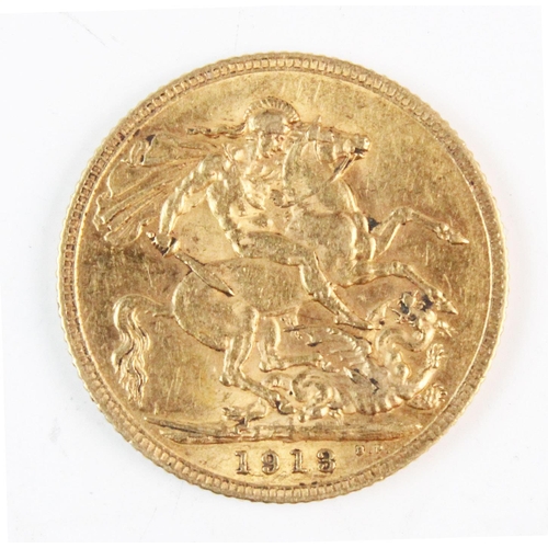 98 - A George V gold sovereign dated 1913, weight 8.0gms