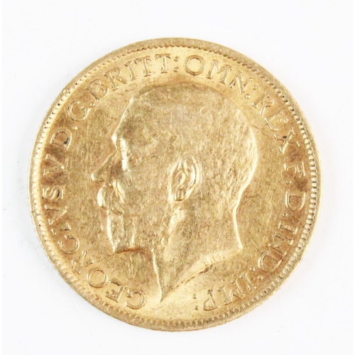 98 - A George V gold sovereign dated 1913, weight 8.0gms