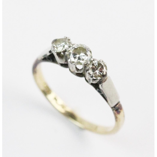 196 - A three stone diamond ring, the central round brilliant cut diamond measuring approx. 0.20ct, with a... 