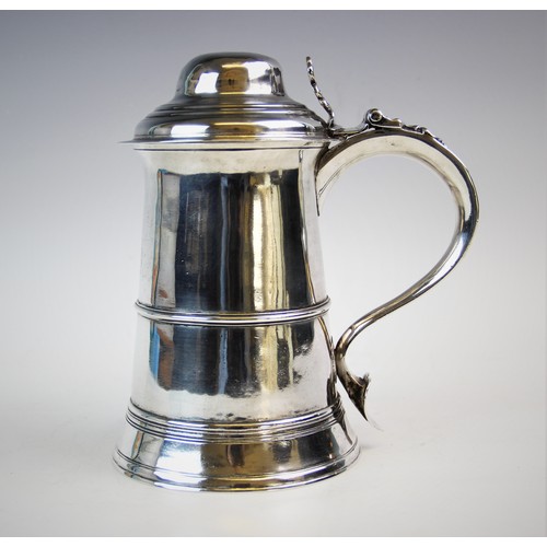 66 - A George III silver tankard and cover, Peter & Ann Bateman, London 1791, the cylindrical body of sli... 