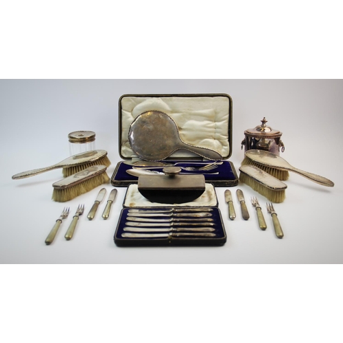 66 - A silver backed dressing table set, Synyer & Beddoes, Birmingham 1914, comprising: a hand mirror, tw... 