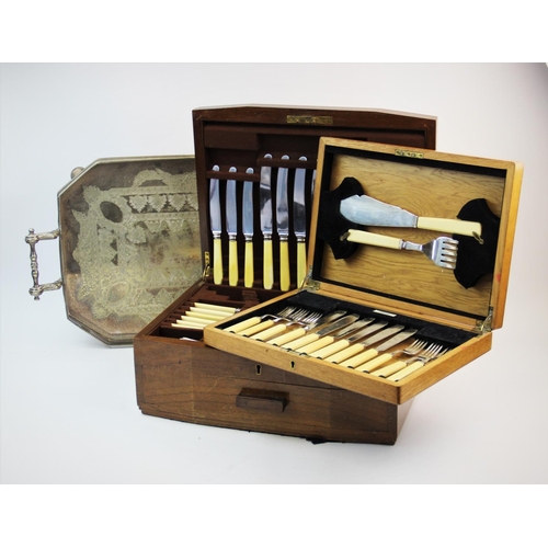 92 - A selection of early 20th century and later plated wares, to include a cased fish serving set, compr... 