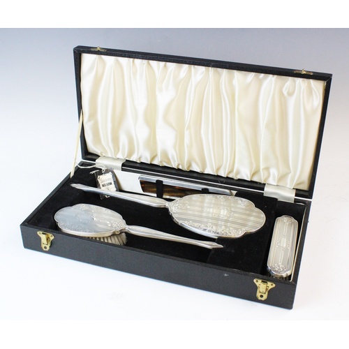 58 - A silver backed dressing table set, W I Broadway & Co, Birmingham 1976, comprising: a hand mirror, a... 