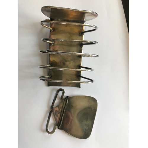 31 - An Art Nouveau silver toast rack, Keswick School of Industrial Art, Chester 1906, the six slice rack... 