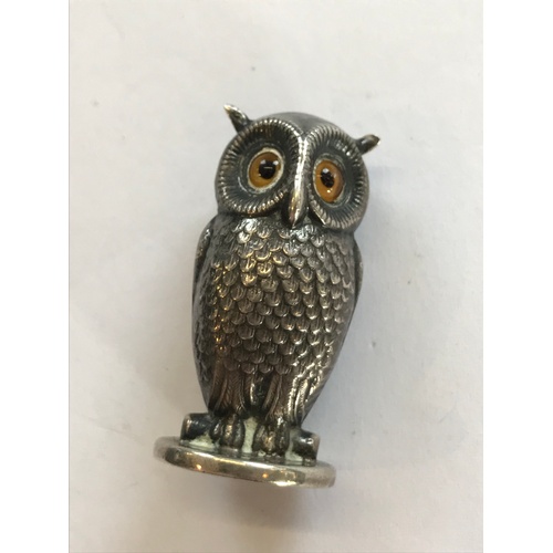 47 - An Edwardian silver desk seal, Sampson Mordan & Co Ltd, Chester 1909, in the form of an owl, set wit... 