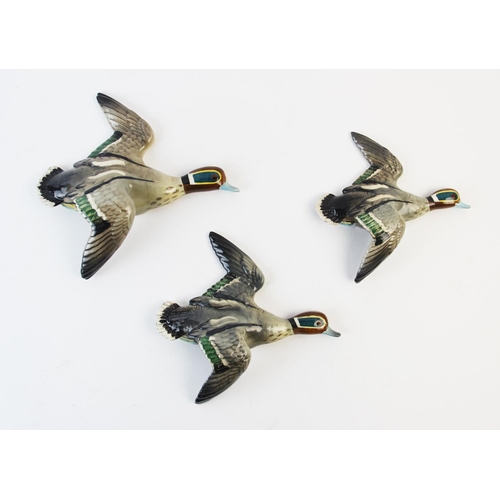 514 - A set of three graduated Beswick Teal wall plaques 1530-1, 2 and 3, 15cm - 19.5cm (3)