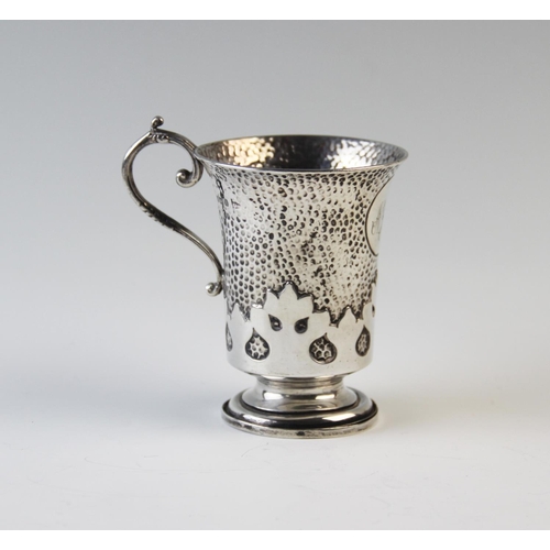 118 - An Edwardian silver christening mug, London 1907, of pedestal form, the body with planished detail a... 