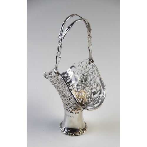 123 - An Edwardian silver basket, Henry Matthews London 1906, of flared form, with pierced detail and swin... 