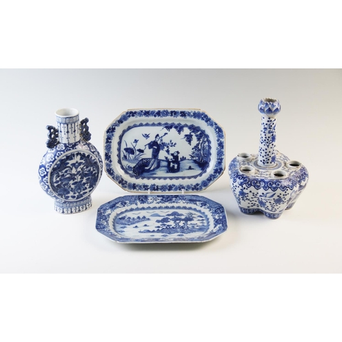 431 - An early 19th century Chinese porcelain blue and white moon flask, of typical form, decorated with t... 