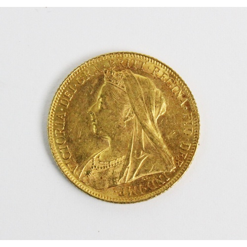 156 - A Victorian gold sovereign dated 1901, 8gms