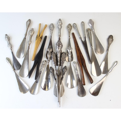 89 - A collection of seventeen silver and white metal handled shoe horns, Victorian and later, each with ... 