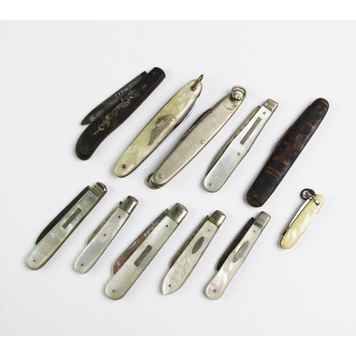 110 - A selection of folding pocket and fruit knives, to include; tortoiseshell case, silver bladed exampl... 