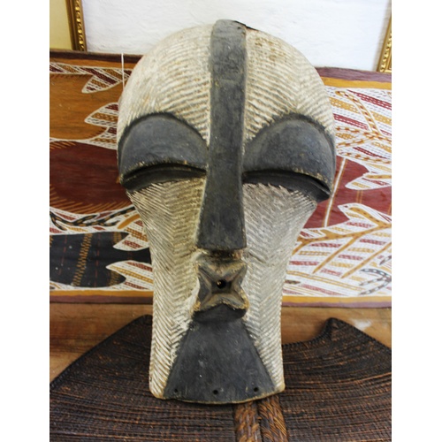 418 - A wooden Songye Kifwebe ritual mask, Democratic Republic of Congo, painted black highlights upon a h... 