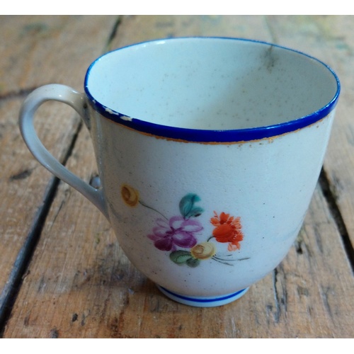 489 - A Newhall porcelain coffee can, late 18th century, the can decorated in pattern 1511 with gilt rim a... 