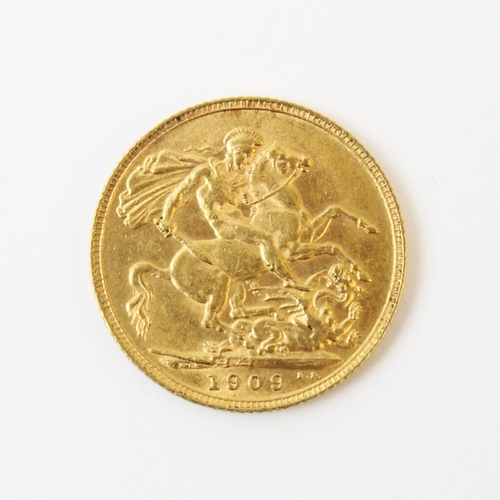 105 - An Edwardian gold sovereign, dated 1909, weight 8.1gms