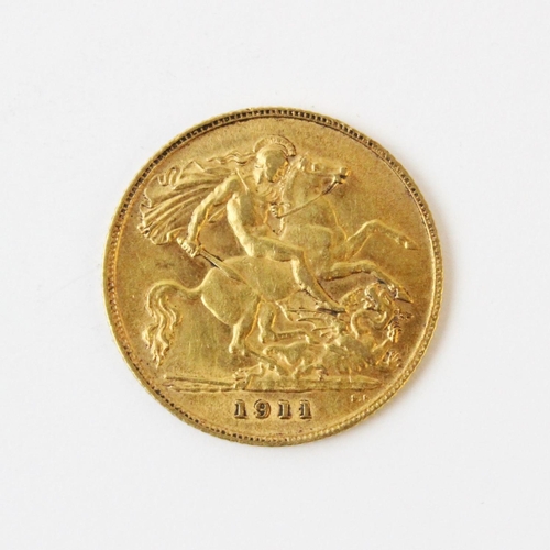 106 - A George V gold sovereign, dated 1911, weight 8.0gms