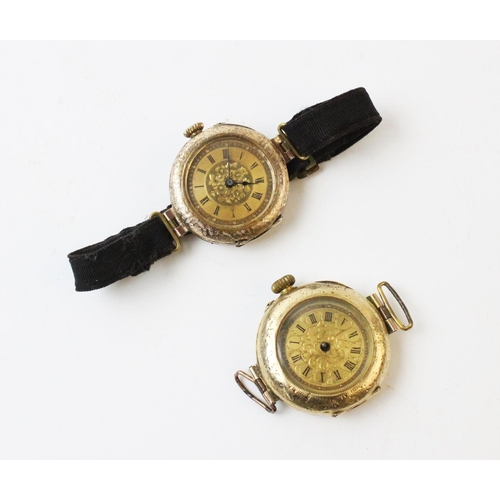 118 - A ladies Continental early 20th century 9ct gold wristwatch, the circular dial with Roman numerals a... 