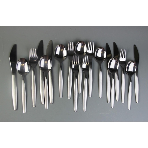 86 - A large quantity of modern minimalist design Hong Kong made stainless steel cutlery, to include kniv... 