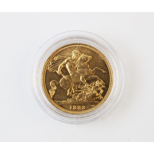 98 - An Elizabeth II gold sovereign, dated 1982, weight 8.0gms